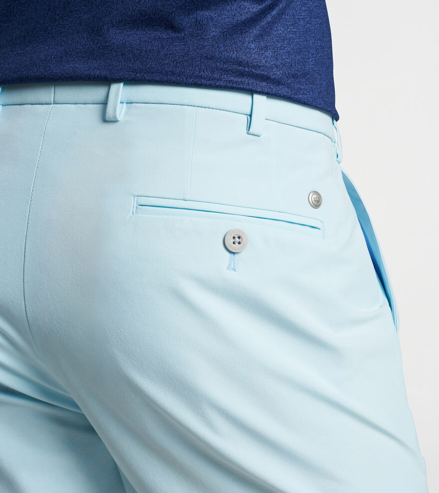 SURGE PERFORMANCE SHORT - WHITE
