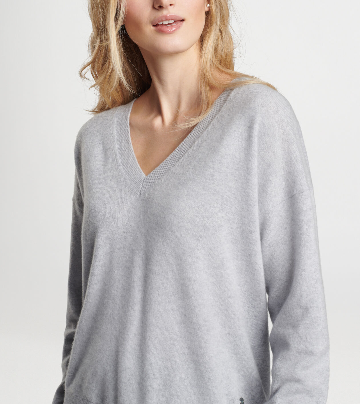 Women s Artisan Crafted Cashmere V Neck Jumper